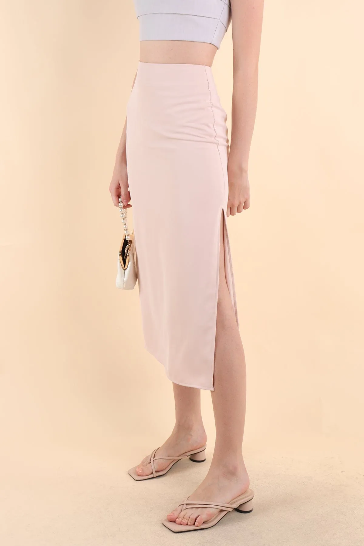 CALIA MIDI SKIRT IN NUDE PINK