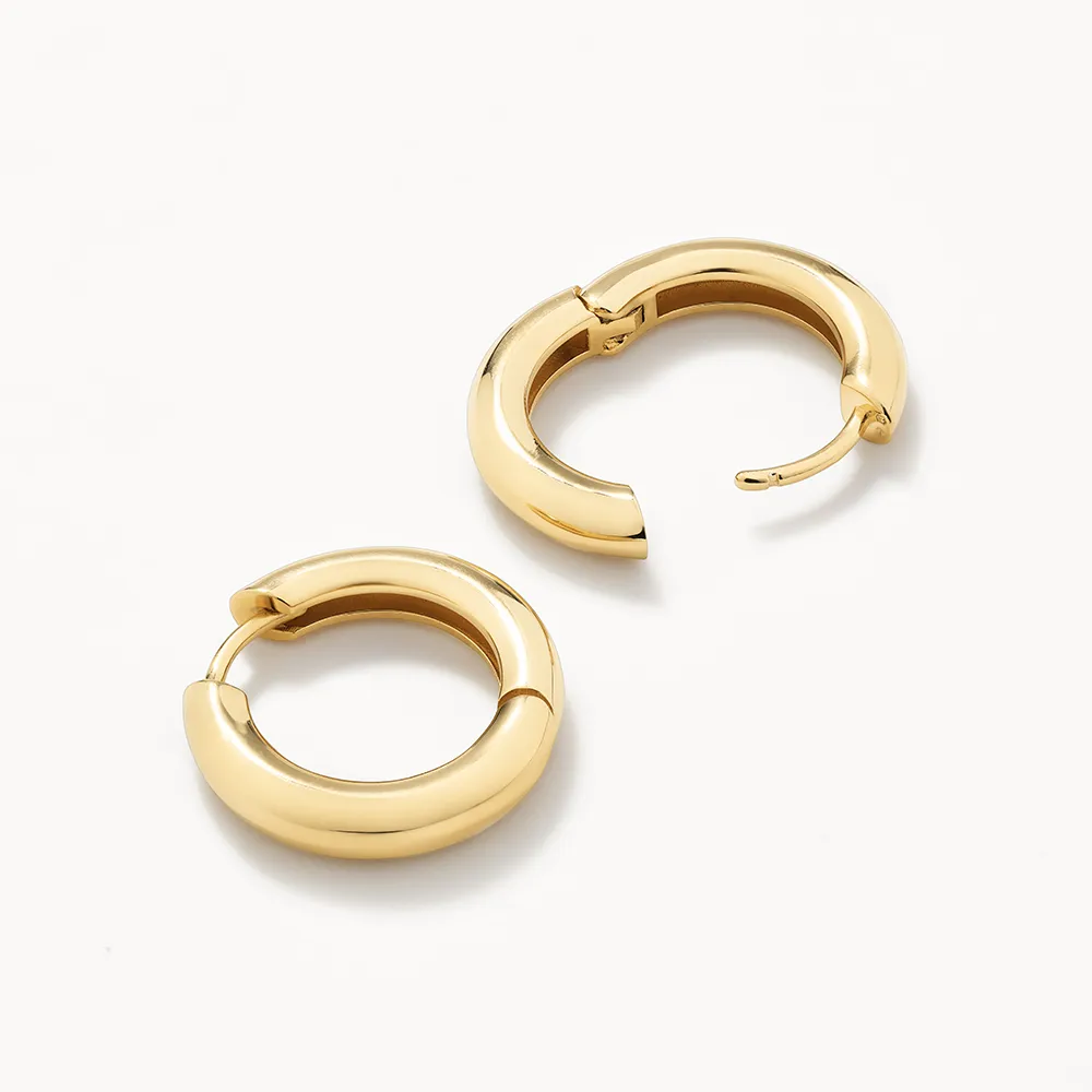 Midi Curve Hoop Earrings in Gold