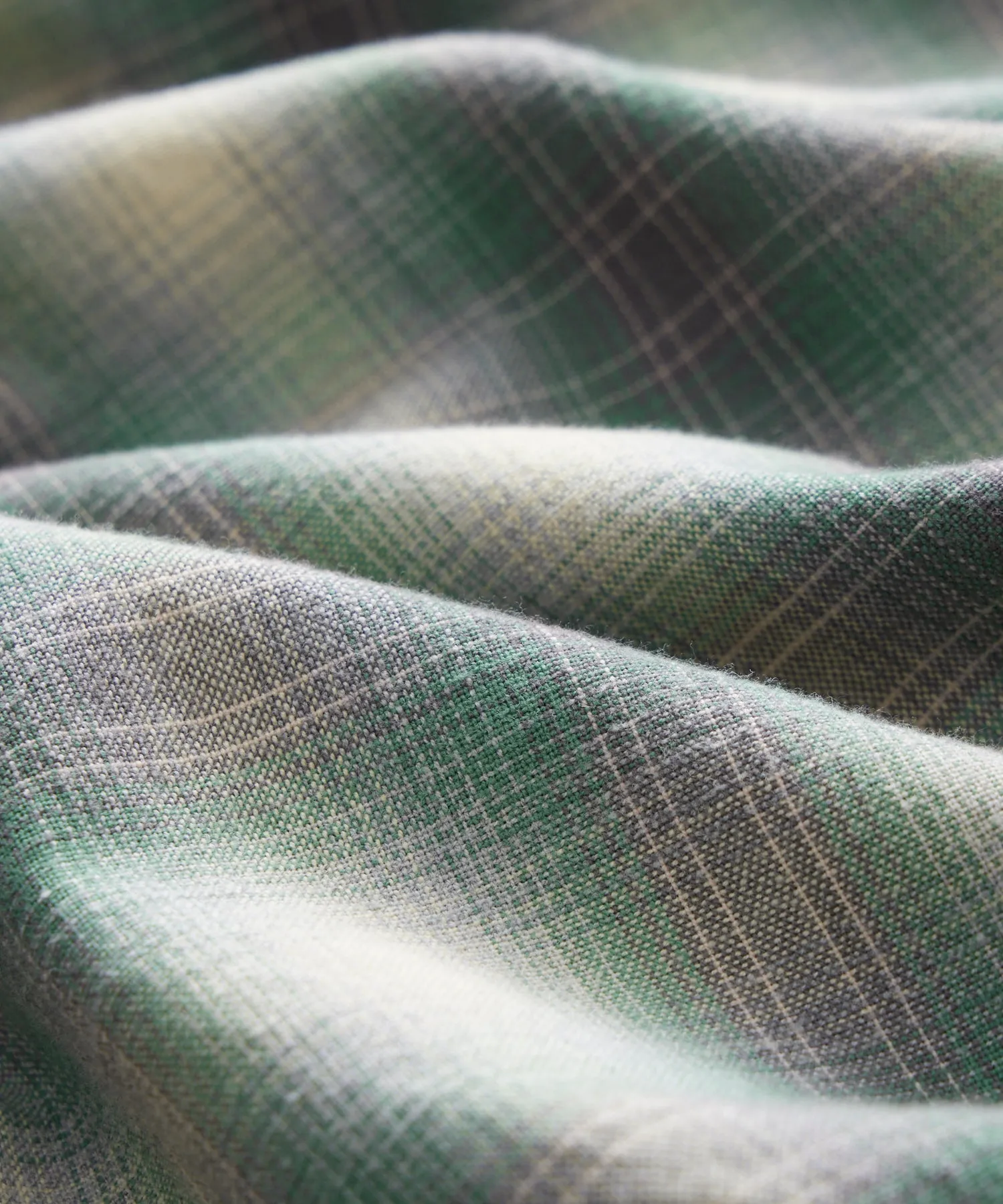 Peached Cotton Lodge Shirt in Green Plaid